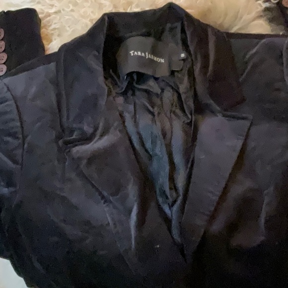 “TAMARA JARMON” DESIGNER Midnight Blue Velvet Blazer. - Picture 3 of 13